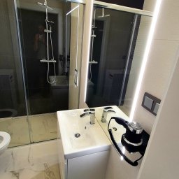 Kompleksowe wykończenia łazienek wraz z profesjonalnymi przeróbkami instalacji.