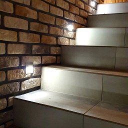 Kamień naturalny oraz imitacje. Flizowanie schodów.