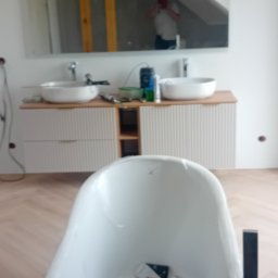 Patryk Nawrocki - łazienka 20m2 białe płytki