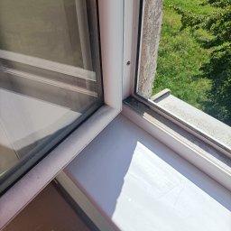 Okno przed czyszczeniem . Nie myte 3 lata. 