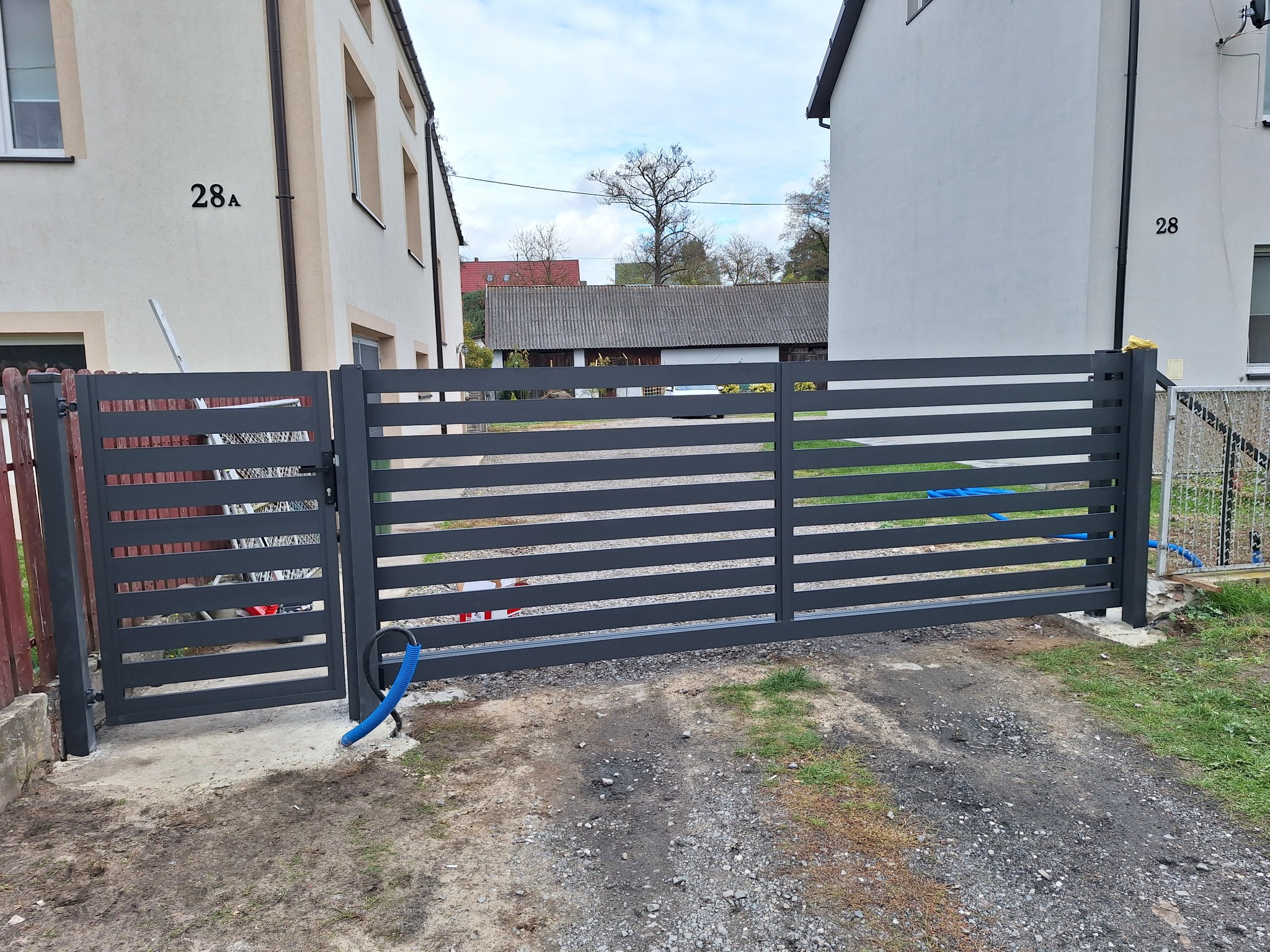 Brama aluminiowa palisadowa