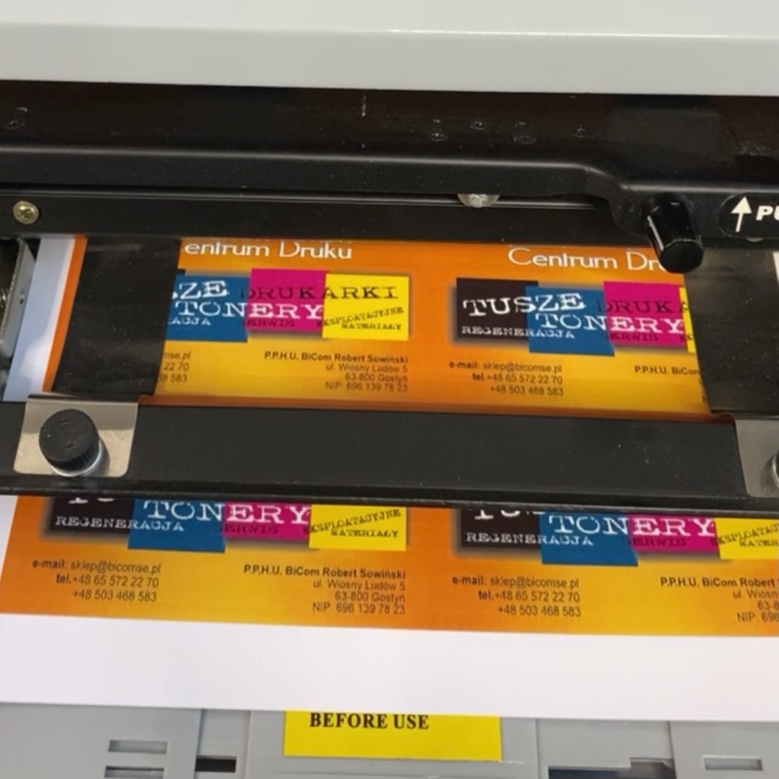 Proces wycinania wizytówek