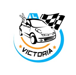 Stylizowany logotyp: biały samochód z ręką wystającą przez okno pokazującą znak zwycięstwa, flaga w szachownicę, napis 'VICTORIA' na tle niebiesko-pomarańczowego półkola z gwiazdami.