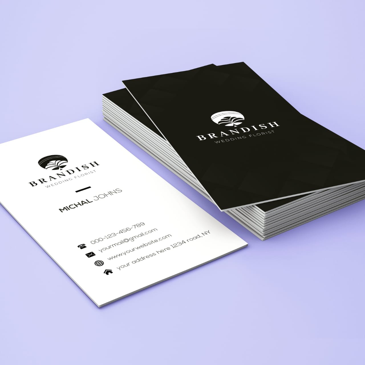 Stos wizytówek w kolorach czerni i bieli, z logo 'BRANDISH WEDDING FLORIST' i danymi kontaktowymi, ułożony na jasnym tle.