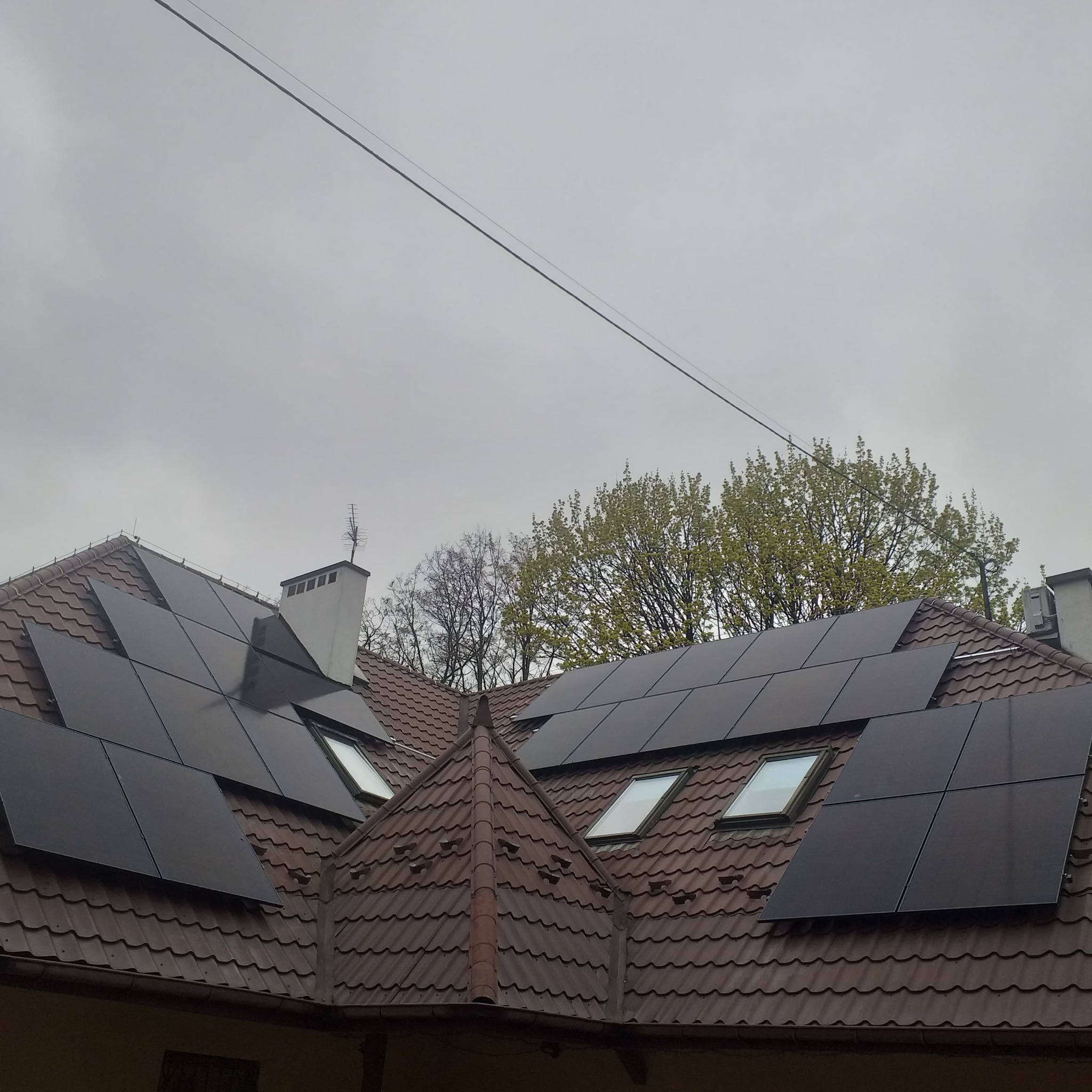 Instalacja PV 10 kWp, panele i falownik polskiej produkcji SELFA, magazyn energii 10,35 kWh lokalizacja: Kraków
