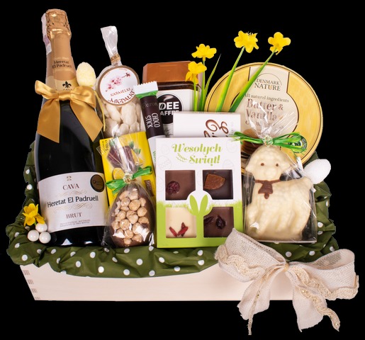 Elegancki kosz prezentowy z okazji Świąt Wielkanocnych, zawierający butelkę Cava, czekoladki, ciasteczka, migdały w karmelu, czekoladowe jajko z orzechami i lukrowanego baranka, udekorowany żółtymi...