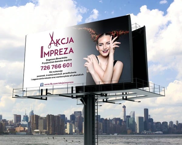 Billboard reklamujący fryzjera damsko-męskiego z hasłem 'Akcja Impreza' na tle panoramy miasta.