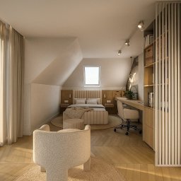 MG Studio Projektowania Wnętrz - Jasna sypialnia na poddaszu z miejscem do pracy. Beżowe tekstylia, drewniana podłoga w jodełkę, dekoracyjna ścianka z pionowych listew. Stonowana kolorystyka, naturalne światło.