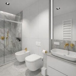 MG Studio Projektowania Wnętrz - Nowoczesna łazienka w bieli i szarości z akcentami złota: kabina prysznicowa typu walk-in, wisząca toaleta i bidet, umywalka nablatowa z szafką. Minimalistyczny design.