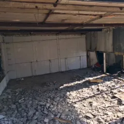 Skuwanie posadzek do „nagiej ziemi”