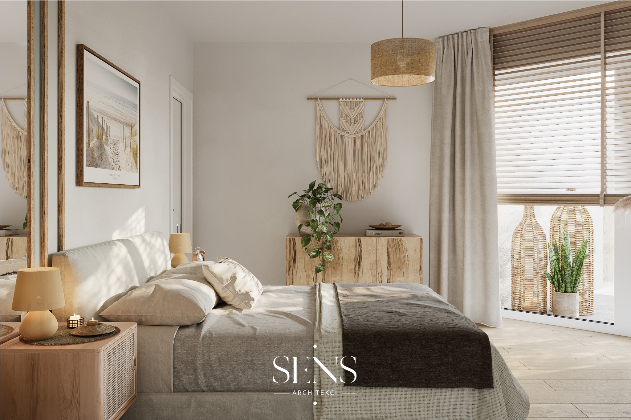 Jasna sypialnia w Szczecinie z łóżkiem, drewnianą szafką nocną z lampką, makramą na ścianie i drewnianymi żaluzjami w oknie.