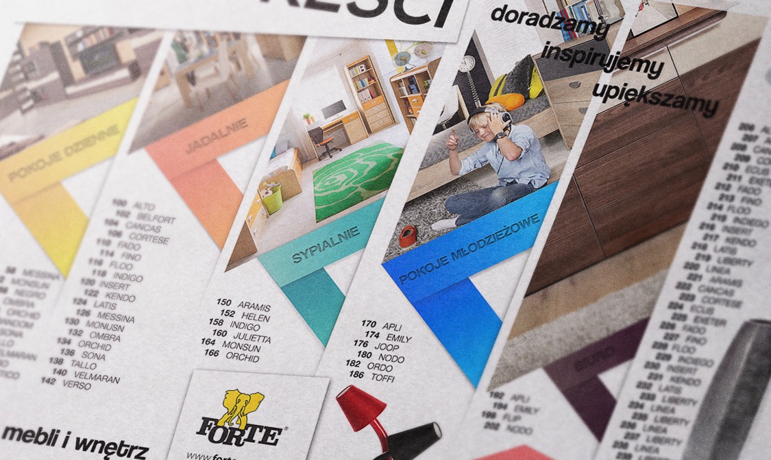 Ulotka reklamowa mebli Forte prezentująca aranżacje pokojów dziennych, jadalni, sypialni i pokojów młodzieżowych z listą produktów i hasłem 'doradzamy, inspirujemy, upiększamy'.