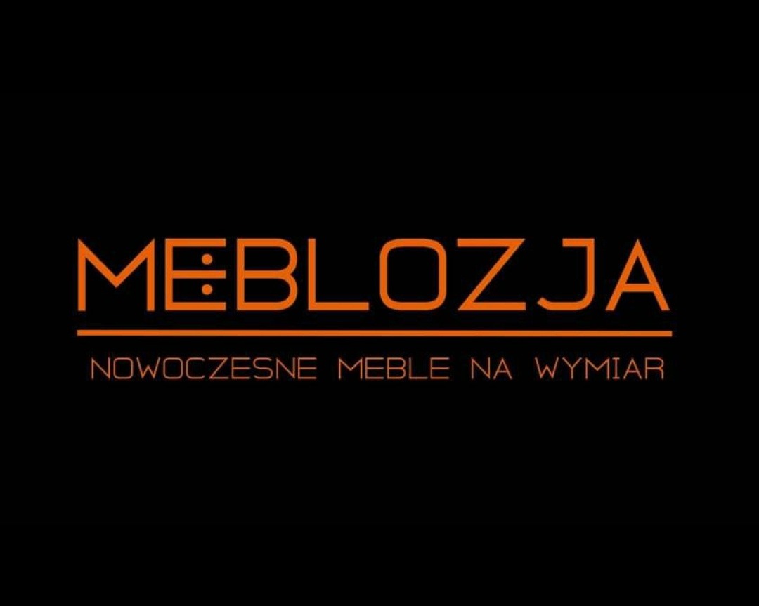 Logo firmy MEBLOZJA z napisem 'Nowoczesne meble na wymiar' w kolorze pomarańczowym na czarnym tle.