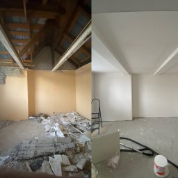 INSIDE HOME - DAMIAN RUSINEK - Porównanie stanu pokoju przed i po remoncie: po lewej surowy stan z odsłoniętą konstrukcją dachu i gruzem na podłodze, po prawej odnowione wnętrze z pomalowanymi ścianami, grzejnikiem, drabiną...