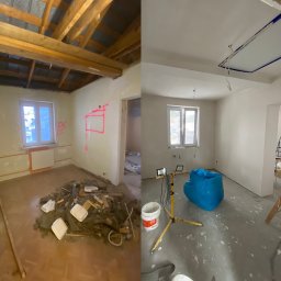 INSIDE HOME - DAMIAN RUSINEK - Porównanie stanu pokoju przed i po remoncie: od surowych belek stropowych, gruzu i oznaczeń na ścianach do gładkich, pomalowanych ścian, sufitu z otworem i worka na śmieci.