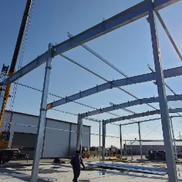 Kompleksowa realizacja hali stalowej Elbląg. Dostawa i montaż konstrukcji stalowej hali.