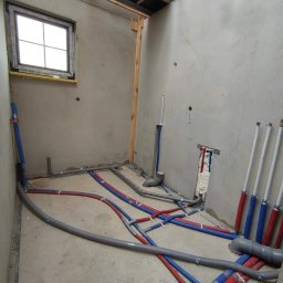 Wykonanie instalacji w łazience pod piec gazowy, toaletę, umywalkę, prysznic.
