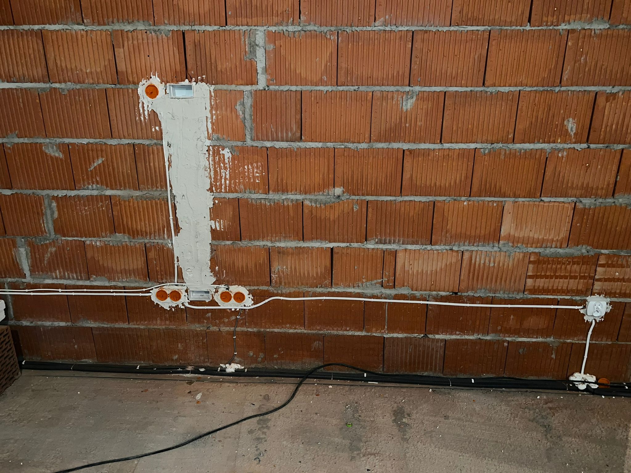 Instalacje elektryczne, internetowe i teletechniczne od podstaw po biały montaż