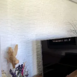 Ułożenie, akrylowanie i gruntowanie dekorów gipsowych