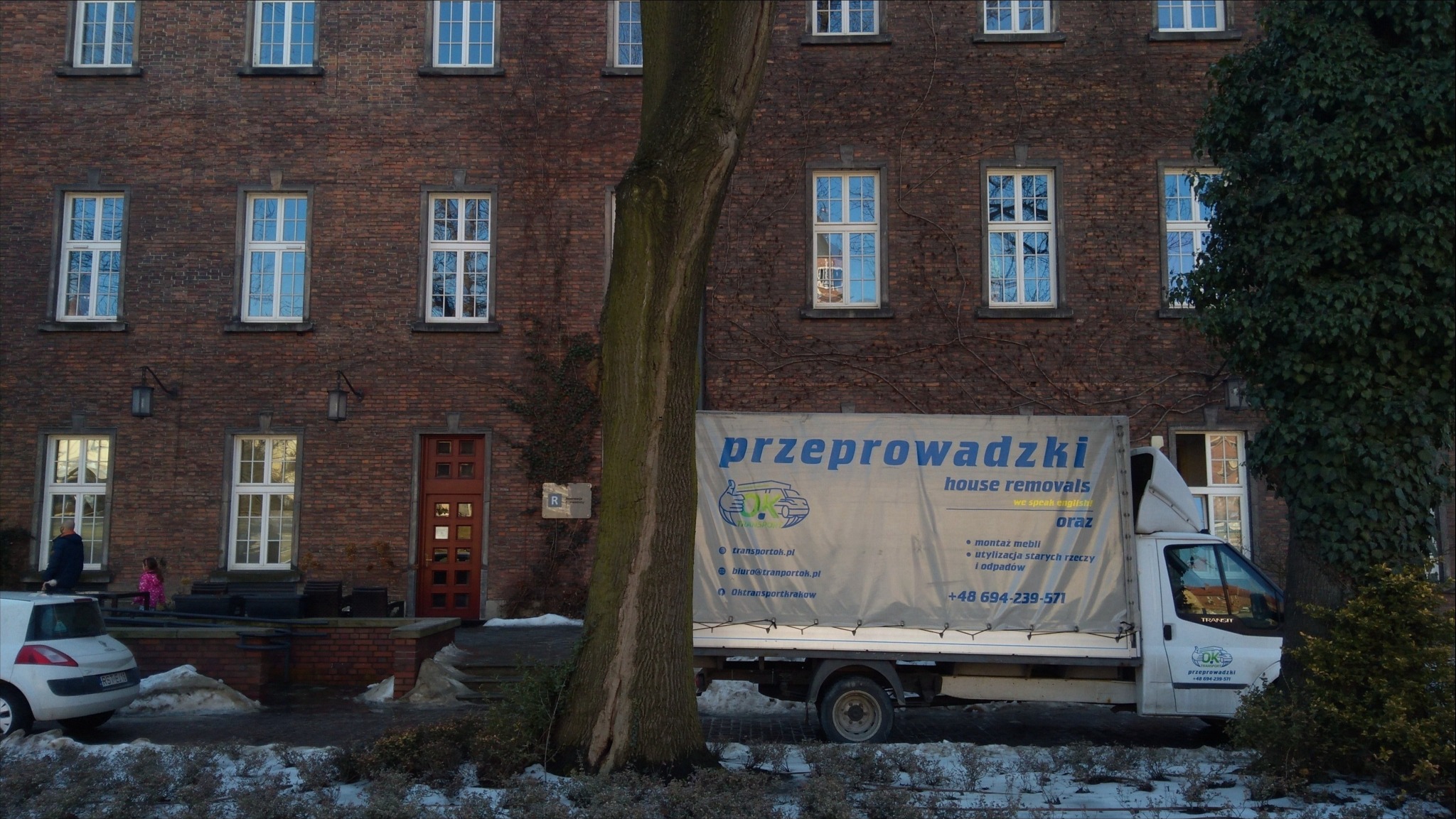 Ford Transit - plandeka. Długość 414cm, szerokość 214cm, wysokość 214cm.