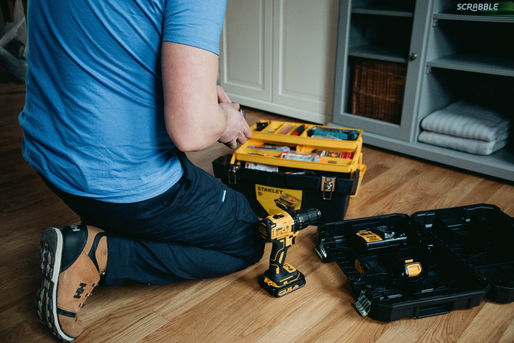 Ekipy są wyposażone w solidny sprzęt na potrzeby szybkiego montażu/demontażu mebli.