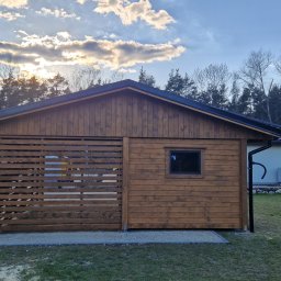 Altana z miejscem postojowym oraz składzikiem ogrodowym 