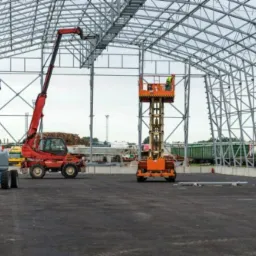 Wynajem podestów ruchomych-zwyżek elektrycznych, koszowych, ramieniowo-teleskopowych, nożycowych