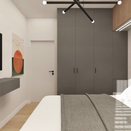 FUNKCJONALNE WNĘTRZE - studio projektowania wnętrz - Minimalistyczna sypialnia z szarą zabudową szaf, wiszącą szafką RTV i abstrakcyjnym obrazem. Nowoczesne oświetlenie sufitowe i lampka nocna.