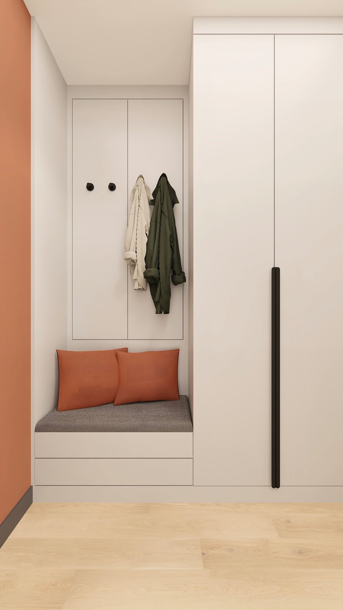 Minimalistyczny przedpokój z wbudowaną szafą, siedziskiem z pomarańczowymi poduszkami i wieszakami na ubrania. Jasne drewno podłogi i stonowana kolorystyka.