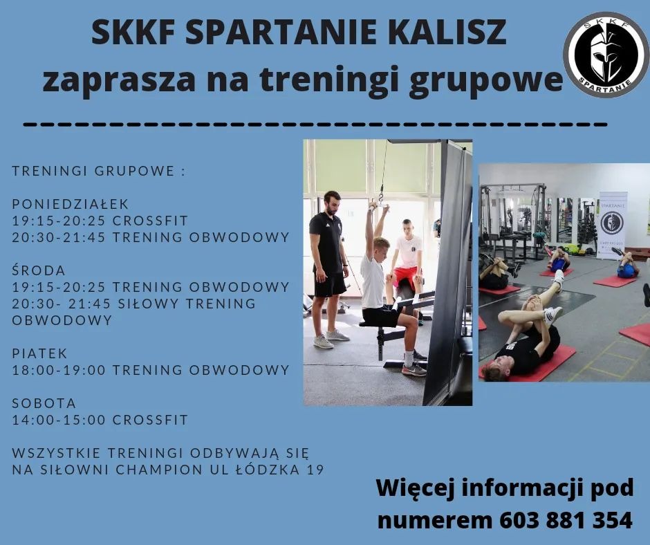 Plakat informujący o grupowych treningach w SKKF Spartanie Kalisz, z rozkładem zajęć i numerem kontaktowym, ilustrowany zdjęciami z sali treningowej.