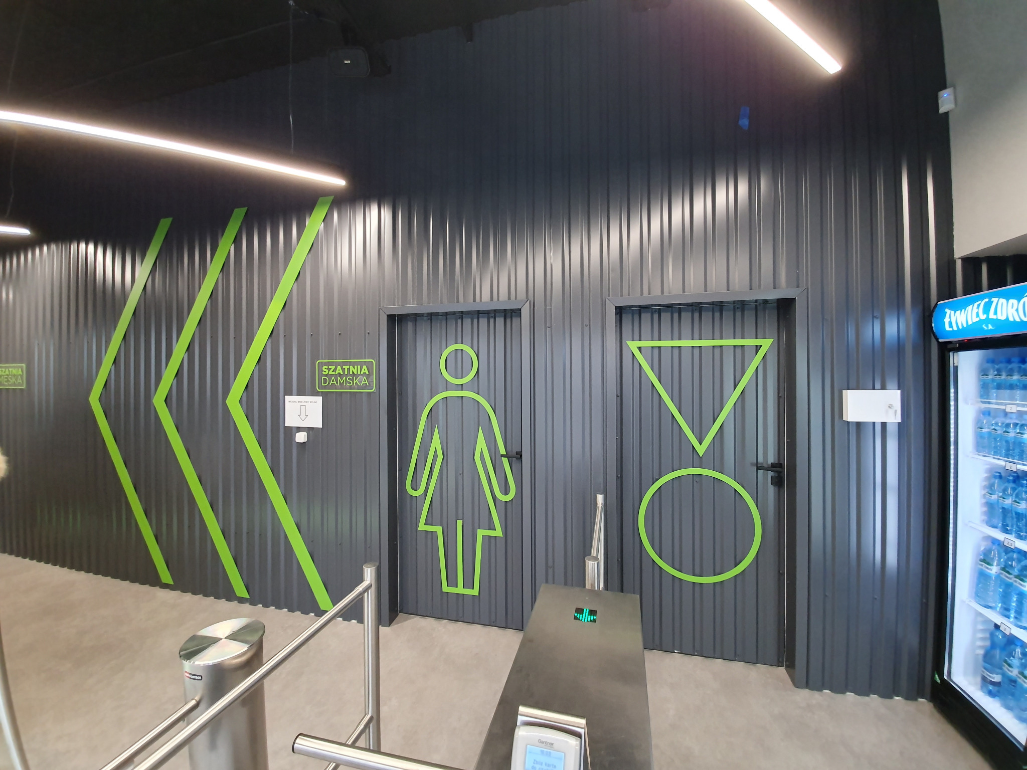 Ściana realizowanej szatni i toalet