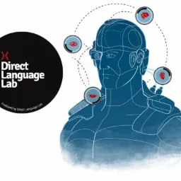 Ilustracja schematyczna człowieka z zaznaczonymi elementami: oko, ucho, usta, mózg, połączonymi z urządzeniem na głowie, obok logo Direct Language Lab.
