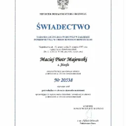 Skan świadectwa nadania licencji zawodowej w zakresie pośrednictwa w obrocie nieruchomościami dla Macieja Piotra Majewskiego, wydanego przez Ministra Infrastruktury i Rozwoju, z datą 29 listopada...