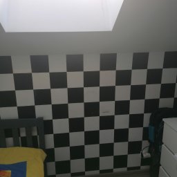 Malowana szachownica na ściance