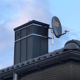 Realizacja zlecenia montaż anteny , ustawienie sygnału , zamontowana obejmą kominowa