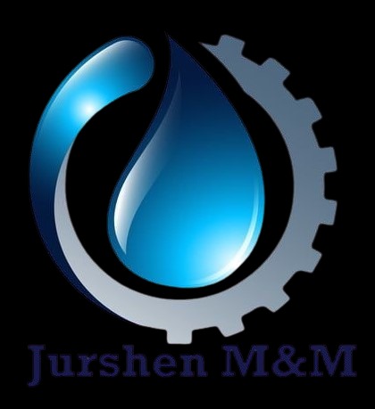 Logo firmy Jurshen M&M: stylizowana kropla wody w odcieniach błękitu i szaro-srebrne koło zębate na czarnym tle.