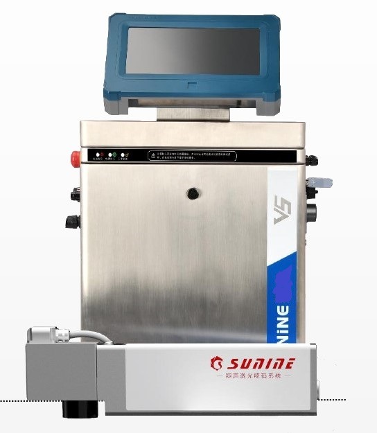 Precyzyjna maszyna przemysłowa z ekranem dotykowym i panelem sterowania, model V5 NINE, na białym tle.