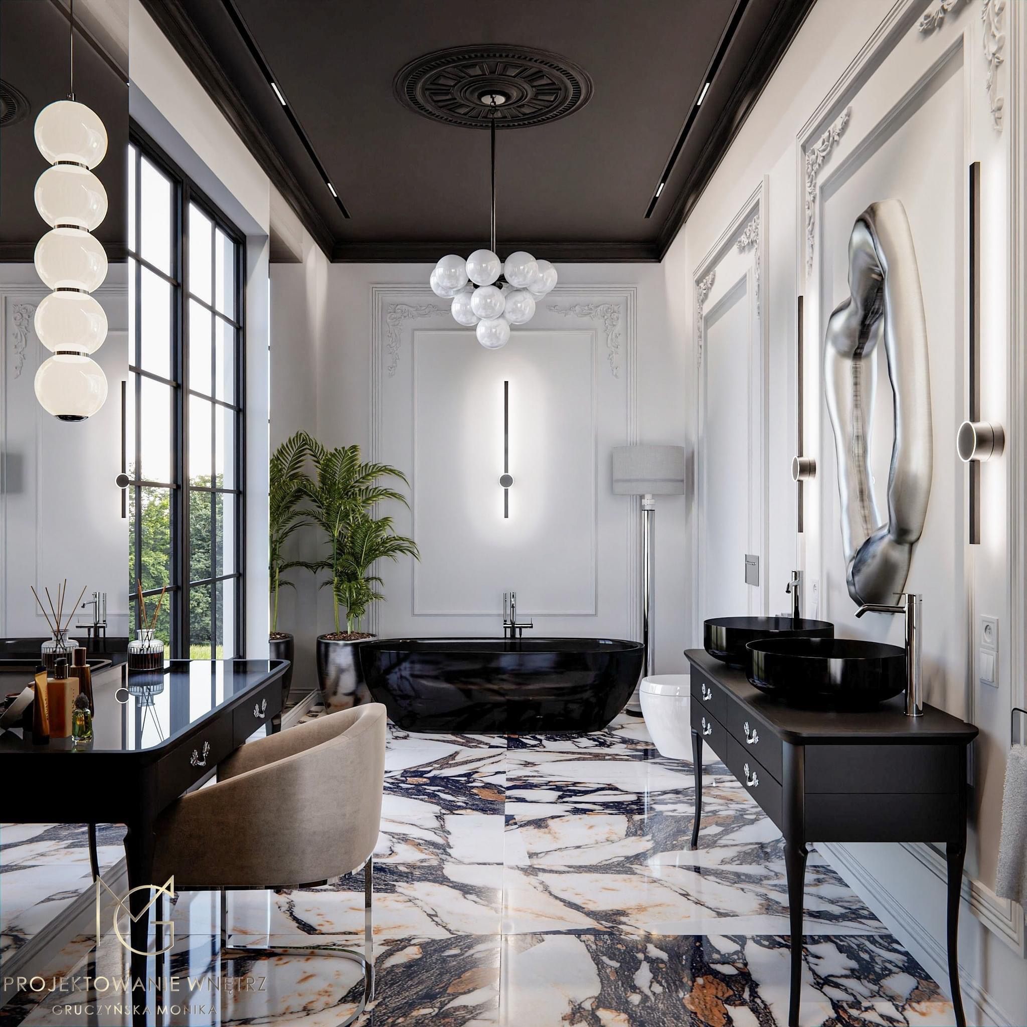 Luksusowa łazienka w stylu glamour z czarną wanną wolnostojącą, marmurową posadzką, toaletką z czarnymi umywalkami nablatowymi i dekoracyjnym oświetleniem.
