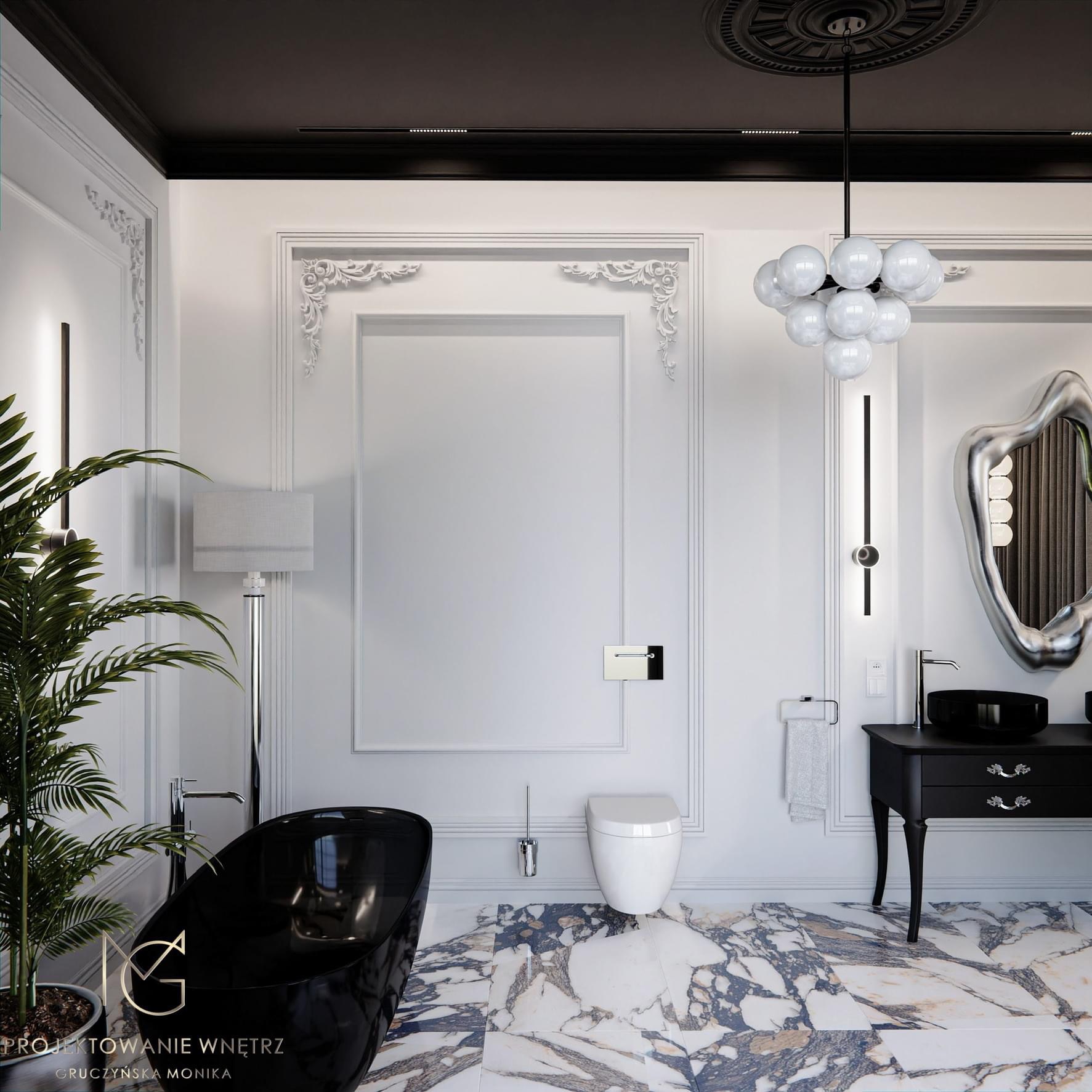 Elegancka łazienka w stylu glamour z czarną wanną wolnostojącą, marmurową posadzką, designerską lampą sufitową i lustrem o nieregularnym kształcie.