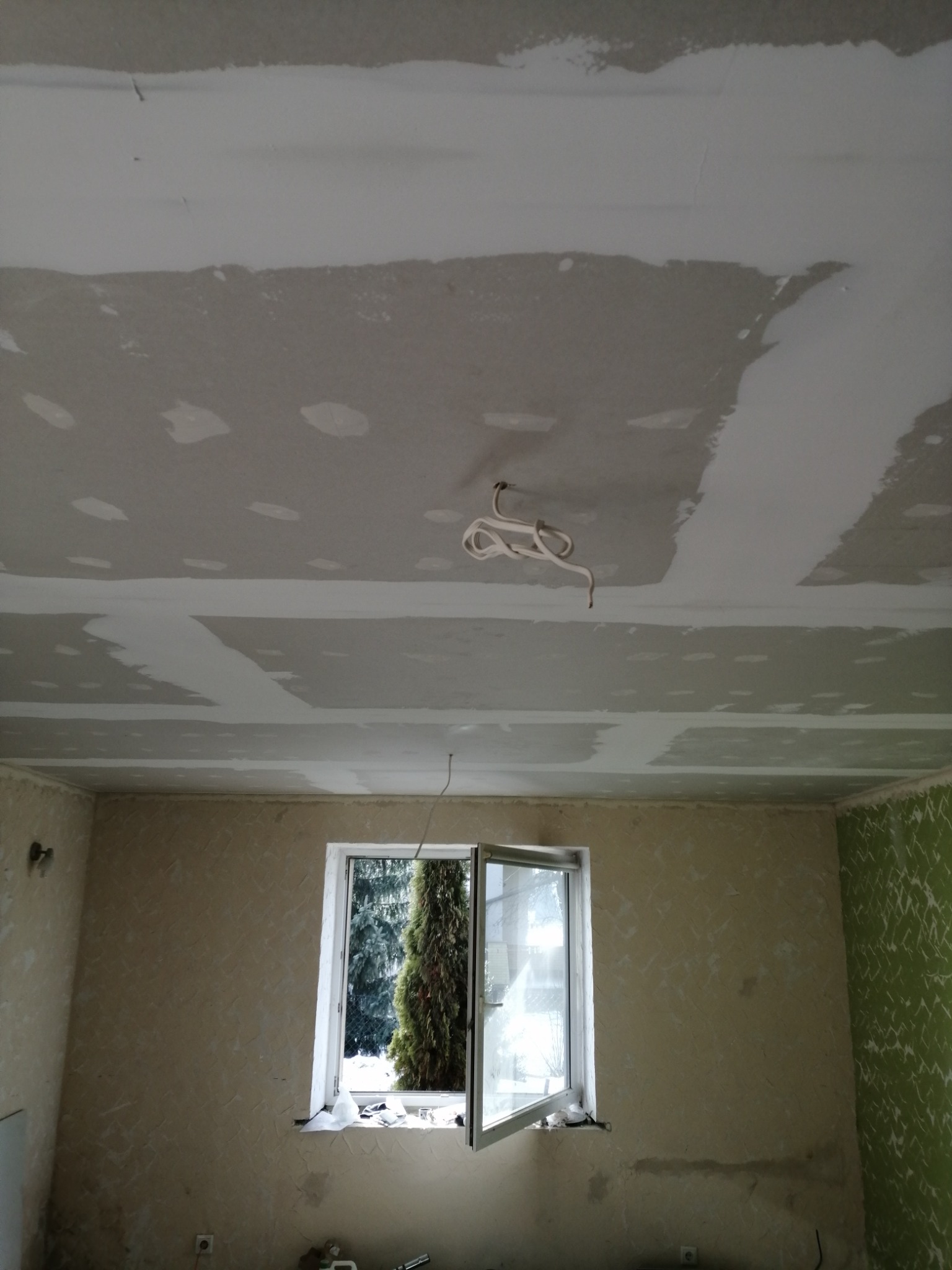 Sufit podwieszany z płyt g-k