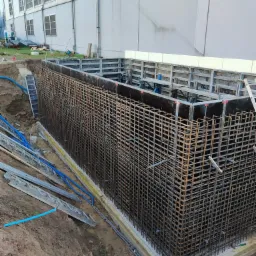 Rozbudowa huty szkła w Niewiadowie