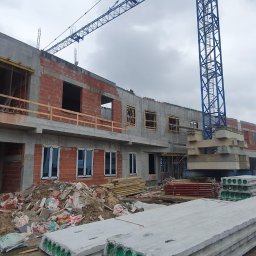 Budowa hali produkcyjnej z zapleczem biurowo-socjalnym w Skierniewicach.