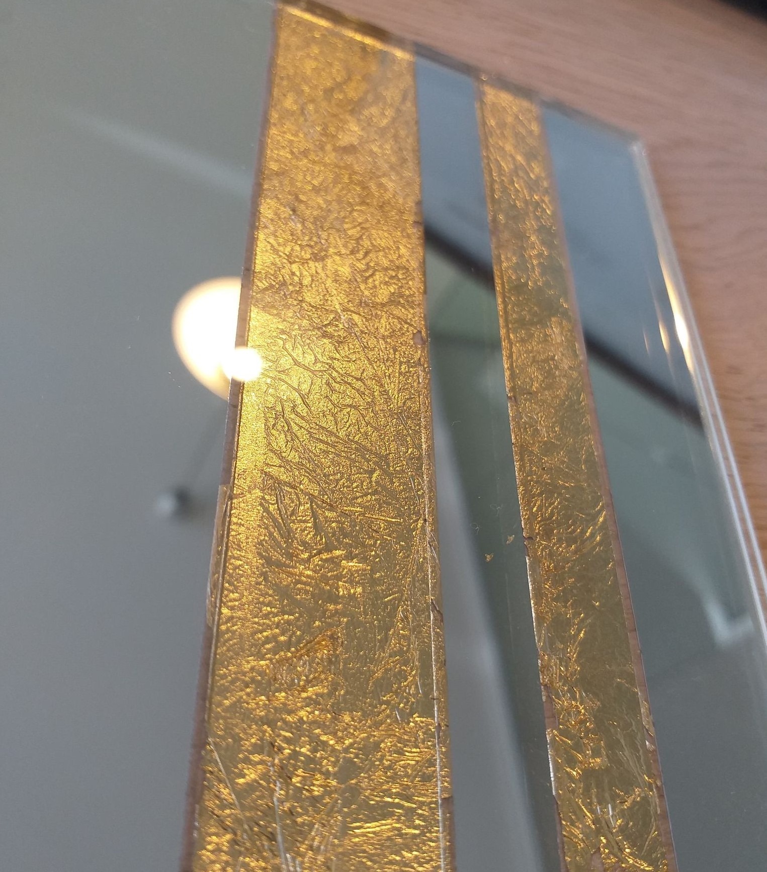 Lustro ręcznie zdobione złotem.