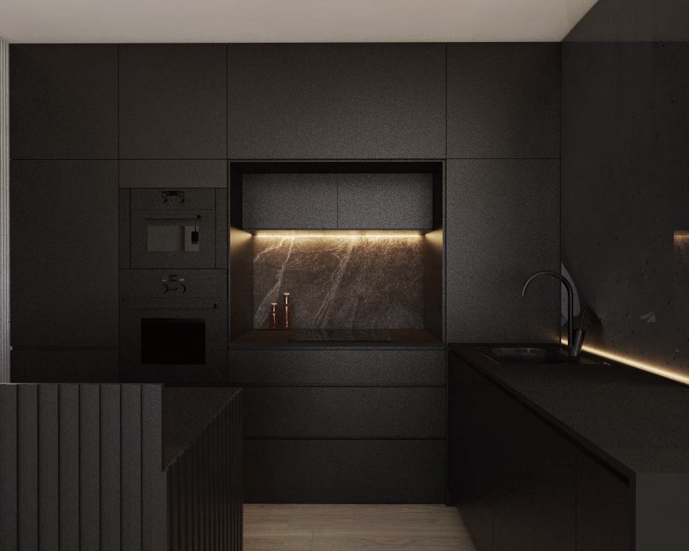 Minimalistyczna, czarna kuchnia z marmurowym backsplashiem podświetlonym ciepłym światłem, widoczne wbudowane sprzęty i nowoczesna armatura.
