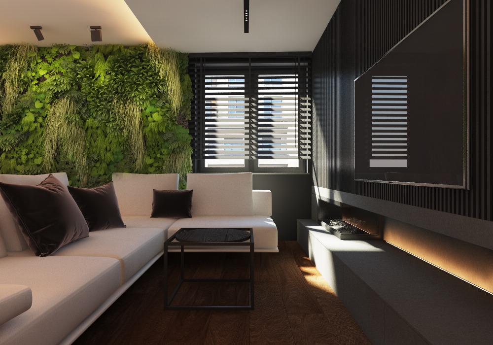 Nowoczesny salon z ścianą z żywych roślin, białym narożnikiem, czarnymi żaluzjami i telewizorem wbudowanym w ścianę z pionowych paneli.