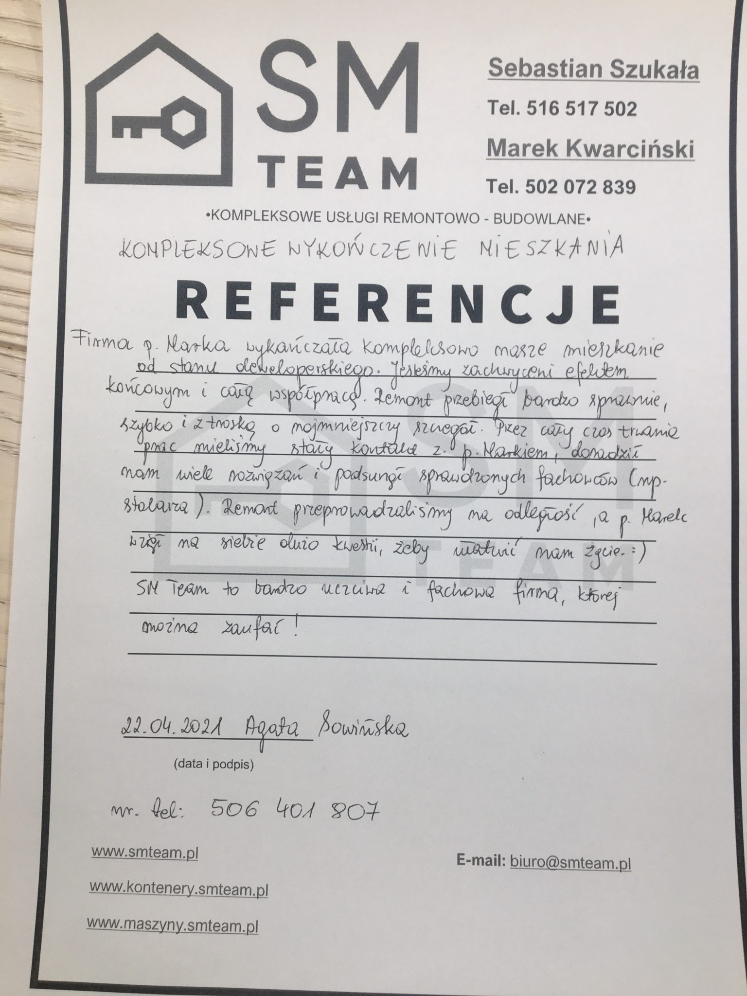 Skan referencji dla firmy remontowo-budowlanej SM Team, z odręcznym pismem zadowolonej klientki Agaty Sowińskiej, datowane na 22.04.2021, z podaniem numeru telefonu i adresów stron internetowych...
