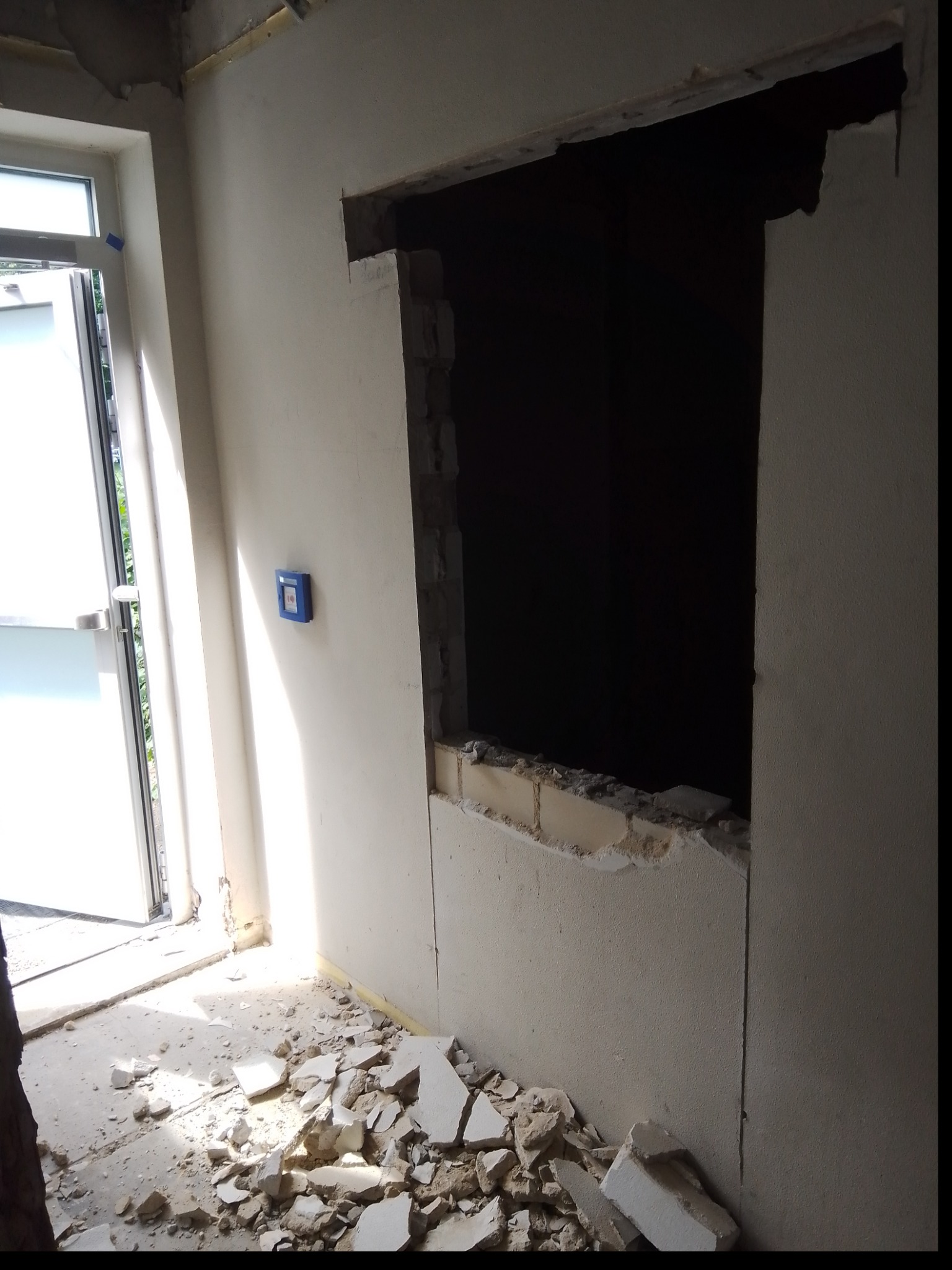 wykuwanie otworów okiennych