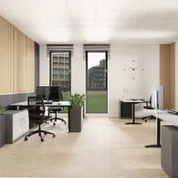 Nowoczesne biuro z drewnianą ścianką działową, jasnymi biurkami i roślinami w donicach. Minimalistyczny design, duże okna z widokiem na zewnątrz.