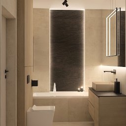 OM Dekor Sylwia Kaczmarek-Bartoszek - Nowoczesna łazienka z podświetlanym lustrem, wanną i umywalką w odcieniach beżu i brązu. Minimalistyczny design, punktowe oświetlenie sufitowe i akcenty dekoracyjne.