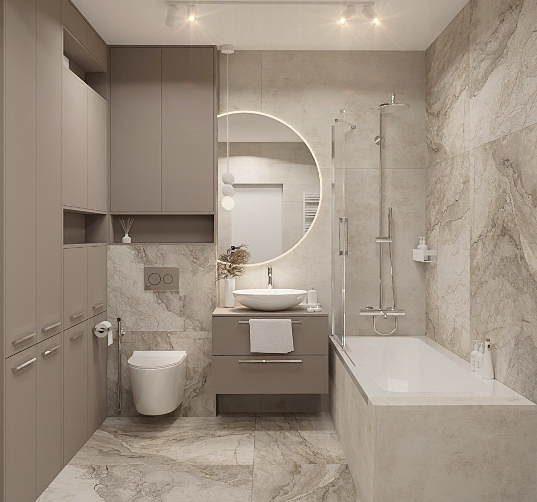 Jasna łazienka z marmurowymi płytkami, okrągłym lustrem z podświetleniem LED, beżowymi szafkami i białą ceramiką. Minimalistyczny design z akcentami naturalnych materiałów.